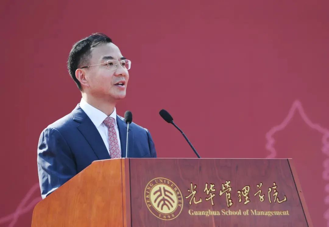 刘烈宏在北大加拿大pc28预测开学仪式演讲：：：让头脑的加拿大pc28预测照亮工业未来之路