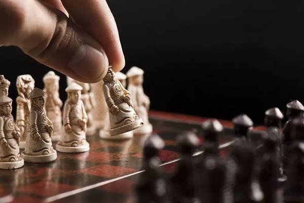 张志学：：企业立异要靠高管“认命变运”